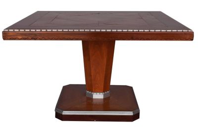 une table en bois avec un plateau carré et un piètement en métal