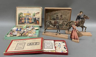 a lot of items that are sitting on a table