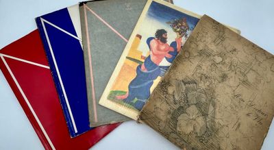 un grand nombre de livres posés sur une table