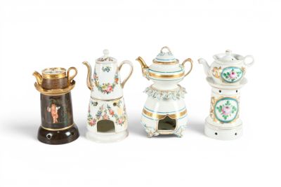 quatre types différents de théières et une cafetière