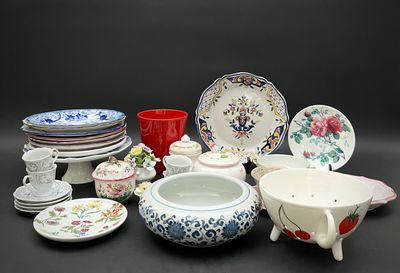 Importante manette de faïence et porcelaine de diverses époq…