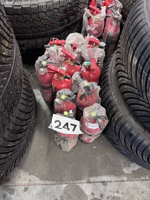 1 lot comprenant 11 extincteurs - Photo 1