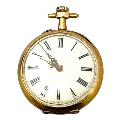 une montre de poche en or avec des chiffres romains sur le cadran
