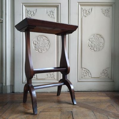 Petite table en placage d'acajou, époque Restauration A pied… - Photo 1