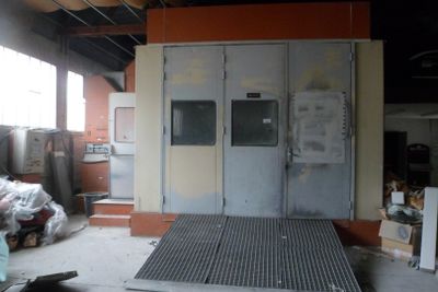 an image of a room with a lot of stuff in it