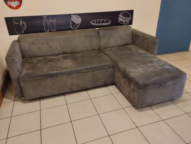 Canapé simili cuir gris avec retour, état d’usage