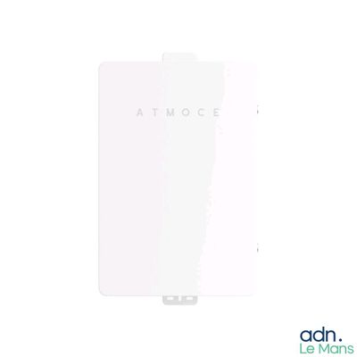 une image montrant un gros plan d'un téléphone portable sur fond blanc