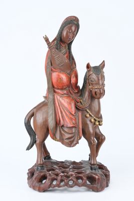 une image représentant une statue d'une femme à cheval