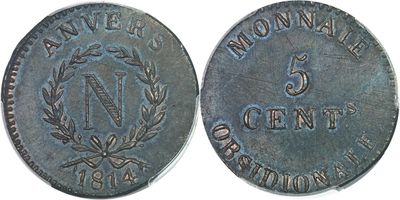 gros plan d'une pièce de monnaie sur une surface blanche