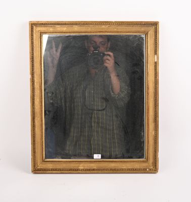 tableau représentant un homme en train de prendre un selfie devant un miroir