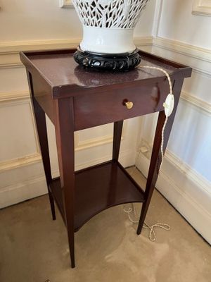 a table with a lamp on top of it in a room