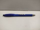 un stylo bleu posé sur une boîte blanche