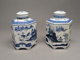 paire de jarres en porcelaine chinoise bleue et blanche avec couvercles