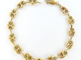un bracelet en or jaune à maillons avec un fermoir
