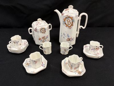 une image représentant un service à thé avec des tasses et des soucoupes sur fond noir