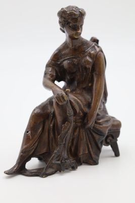 Petit bronze à patine brune figurant une représentation d'Ar…