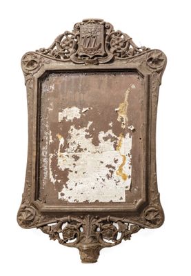 a picture of an old picture frame on the wall
