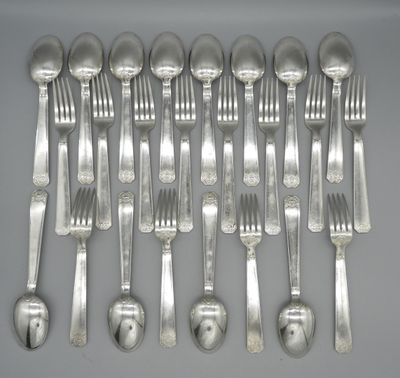 Ménagère en métal argenté modèle Art Déco composé de 12 four…