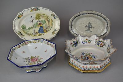 Lot de pièces de forme en FAIENCE comprenant : - NEVERS - ja…