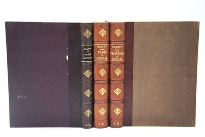 trois livres sont empilés sur une surface blanche