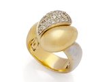 une bague en or et diamants