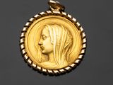 l'image d'une pièce d'or sur laquelle figure le visage d'une femme