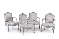 Suite de quatre fauteuils en bois sculpté, mouluré, relaqué …
