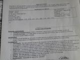 une feuille de papier posée sur une table
