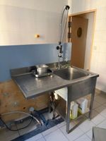 Une plonge inox un bac avec dosseret et mitigeur