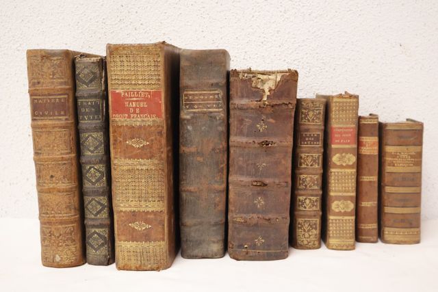 Lot de 9 volumes du 18° de droit. 