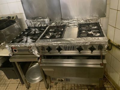 Un piano 5 feux à gaz Lieu : SUR DESIGNATION MARTIGUES