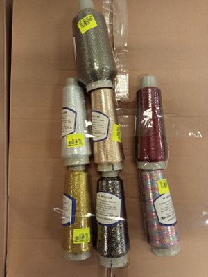 Lot de 100 bobines à coudre - différentes coloris - Photo 1