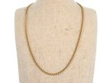 un collier à chaîne en or sur un mannequin mannequin mannequin mannequin mannequin mannequin mannequin mannequin mannequin mannequin