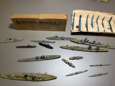 a lot of model ships that are on the table