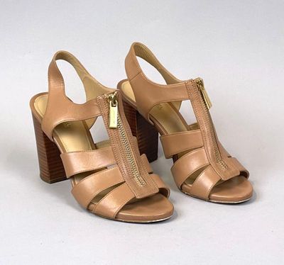 MICHAEL KORS Paire de sandales à talons en cuir lisse camel,…