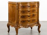 une image d'une commode en bois avec un plateau en marbre