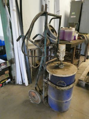l'image d'une machine installée dans un garage