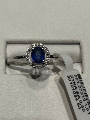 une image représentant une bague sertie d'une pierre bleue