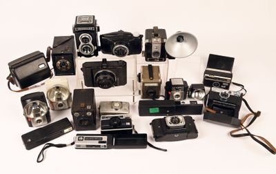 a lot of old cameras that are on the table