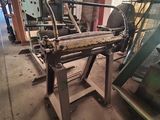 une machine placée au milieu d'une pièce