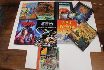 beaucoup de livres sur la table