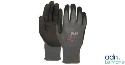 une image représentant une paire de gants noirs sur fond blanc