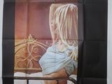 L'affiche du film « La Révélation » est accrochée au mur.