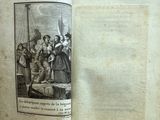 un vieux livre sur lequel figure une image représentant des personnes
