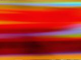 une photo floue d'un tableau abstrait rouge, jaune et bleu