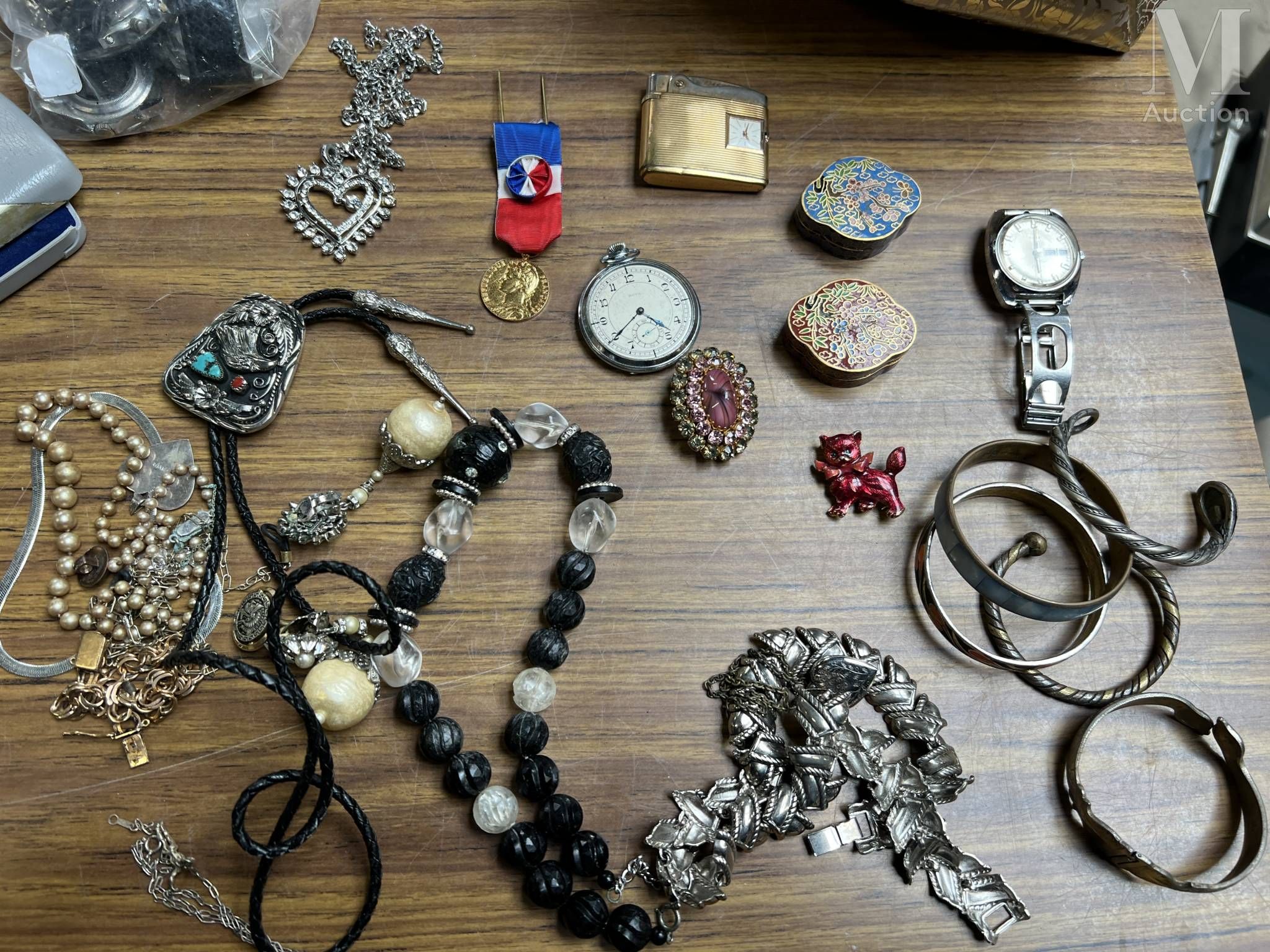 Objets d'art & Curiosités