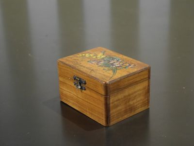 Petit coffret souvenir "St Raphael" en bois peint à décor de…