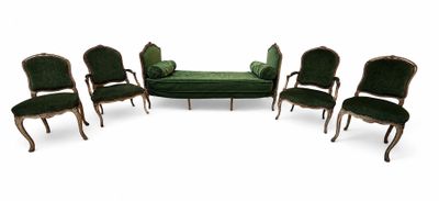 ensemble composé de six fauteuils et d'un canapé recouverts de velours vert