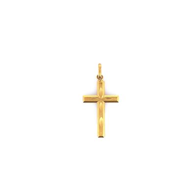 pendentif en forme de croix en or sur fond blanc