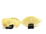 paire de boucles d'oreilles en forme d'éventail plaquées or, avec un fermoir noir
